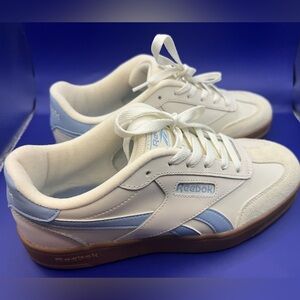 NEW - Reebok White and Blue Classic Sneakers - Never Worn - Mens 9 Blue/white